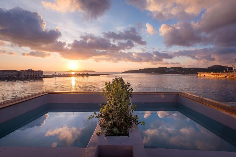 Shapes Luxury Suites Ermoupoli Exterior foto
