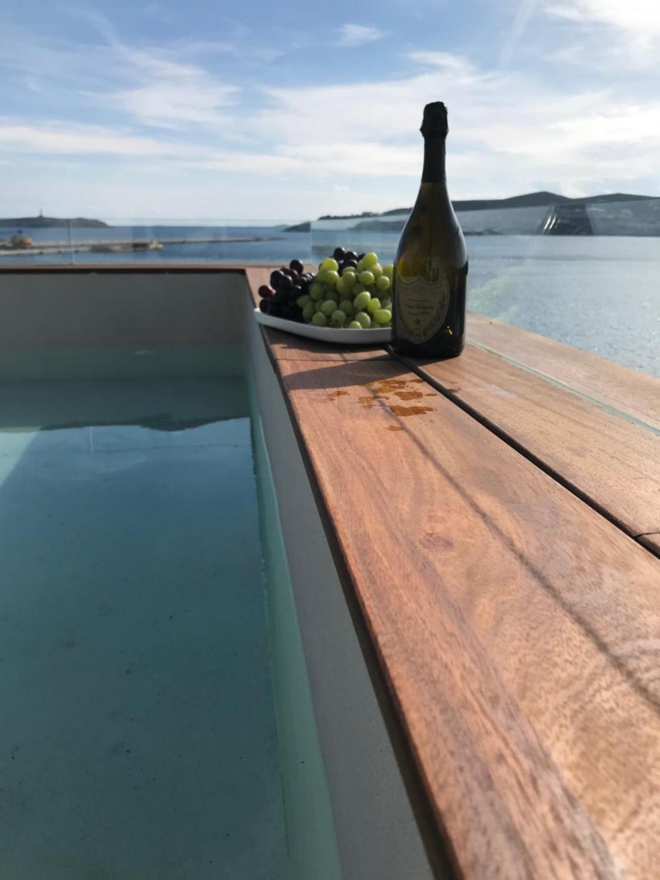 Shapes Luxury Suites Ermoupoli Exterior foto